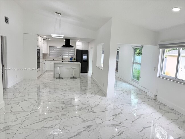 921 SW 112th Ave