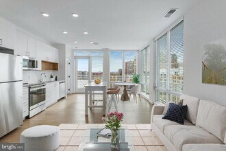 1215 N Fayette St-Unit -521 in Alexandria, VA - Building Photo - Building Photo