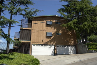 3594 65th Ave in Oakland, CA - Foto de edificio - Building Photo