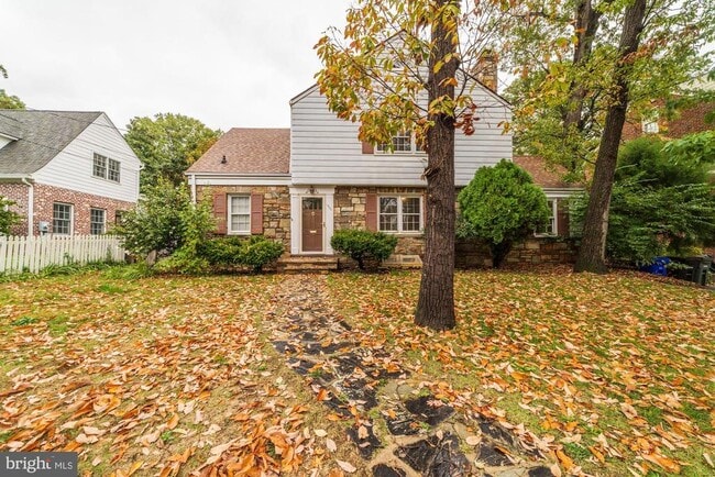 1239 S Oakcrest Rd in Arlington, VA - Building Photo - Building Photo