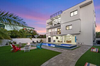 136 Coco Plum Dr in Marathon, FL - Building Photo - Building Photo