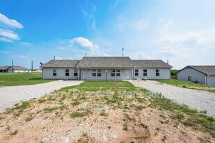 126 Lynn Ct in Decatur, TX - Building Photo