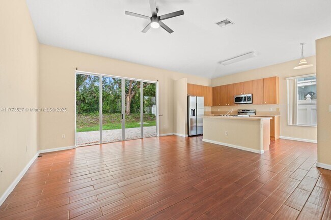 1200 NE 37th Ave in Homestead, FL - Building Photo - Building Photo