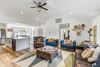 2550 Roy Cir in Houston, TX - Building Photo - Building Photo