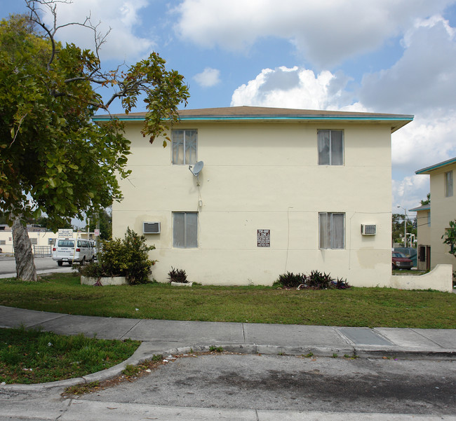 615-617 NW 21st Ave in Miami, FL - Building Photo - Building Photo