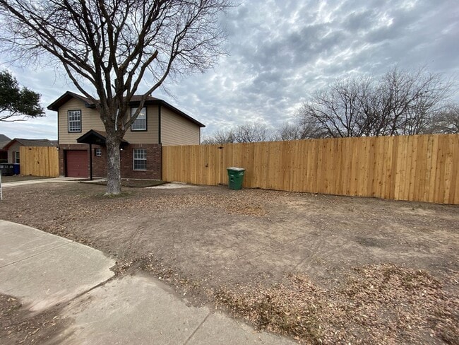 2110 Calle Estrella in San Antonio, TX - Building Photo - Building Photo