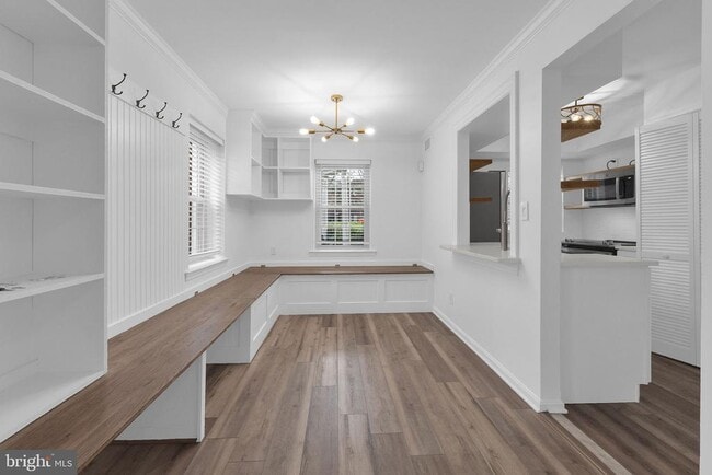 1301 E Abingdon Dr in Alexandria, VA - Building Photo - Building Photo