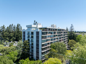 Menlo Towers in Menlo Park, CA - Building Photo - Building Photo