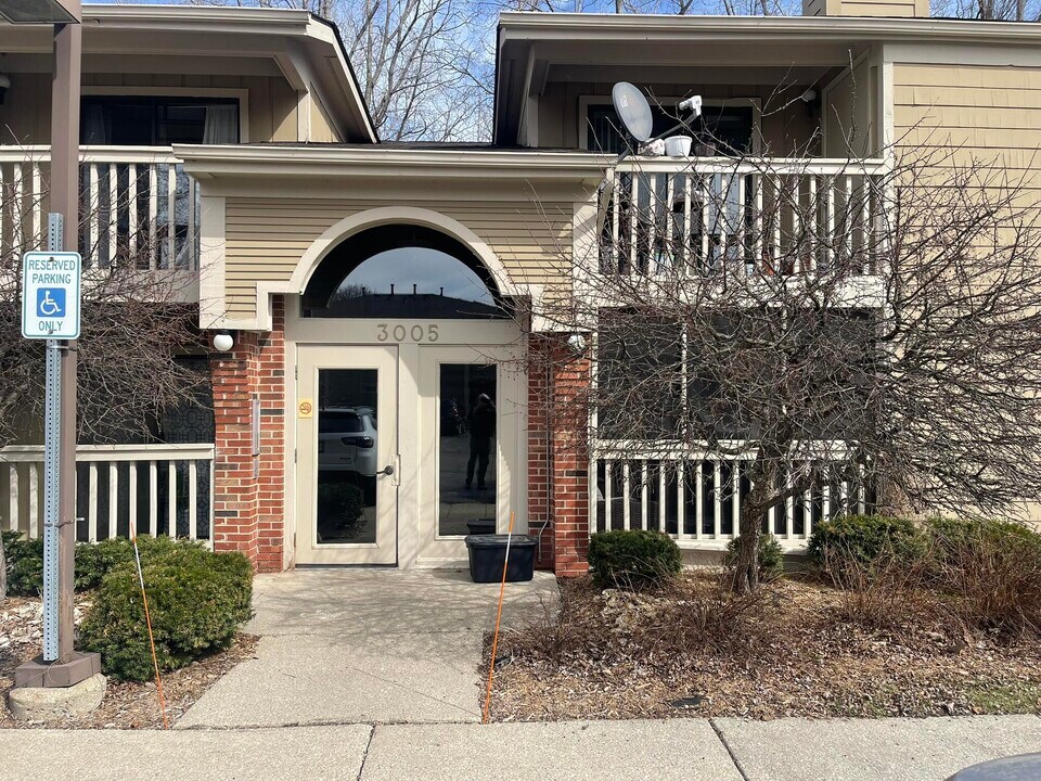 3005 Fernwood Ave in Ann Arbor, MI - Building Photo