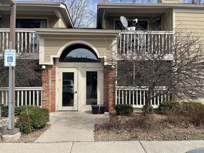 property at 3005 Fernwood Ave