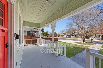 1106 W Summit Ave. in San Antonio, TX - Building Photo - Building Photo