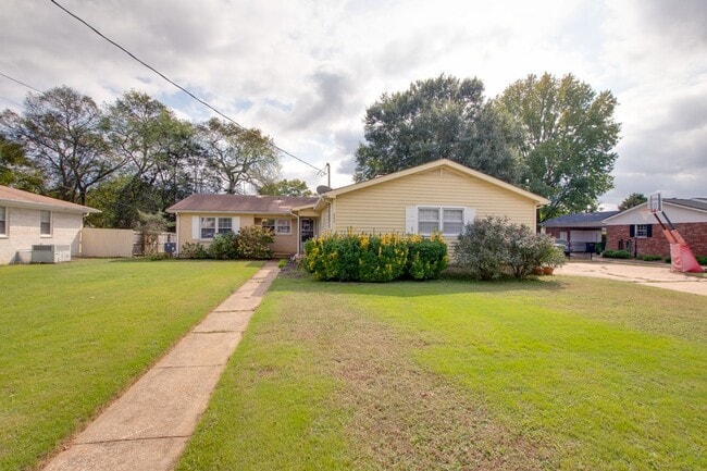 904 SE Chatterson Rd in Huntsville, AL - Building Photo - Building Photo