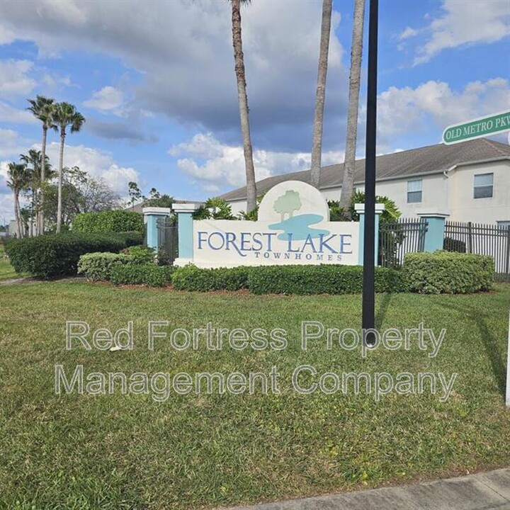 3605 Cedar Oak Dr in Ft. Myers, FL - Building Photo