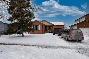 258 Kingscourt Ave in Kingston, ON - Building Photo