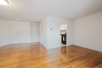 London House Apartments in Baltimore, MD - Building Photo - Building Photo