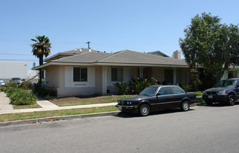 7561 Volga Dr in Huntington Beach, CA - Building Photo - Building Photo