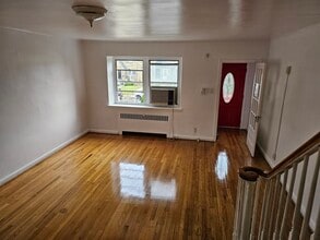 1268 Stirling St in Philadelphia, PA - Building Photo - Building Photo