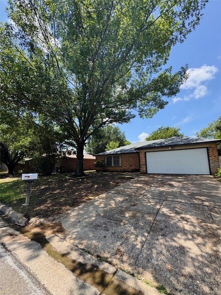6226 Big Springs Dr, Unit 451 in Arlington, TX - Building Photo