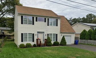 32 Southwind Dr in Norwalk, CT - Building Photo