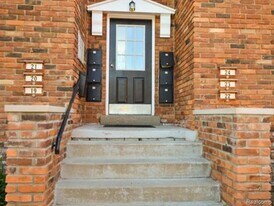 31831 Grand River Ave in Farmington, MI - Building Photo