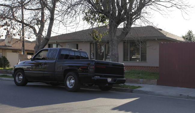 20057-20059 Royal Ave in Hayward, CA - Building Photo - Building Photo