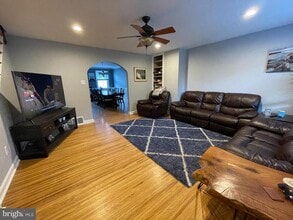 128 E 6th Ave in Conshohocken, PA - Building Photo - Building Photo