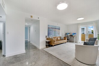 227 Michigan Ave, Unit 406 in Miami Beach, FL - Building Photo - Building Photo