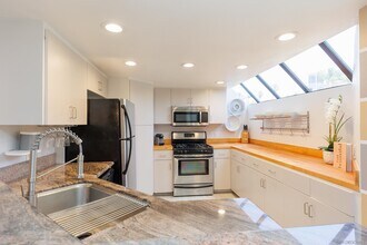 8132 Camino del Sol in San Diego, CA - Building Photo - Building Photo
