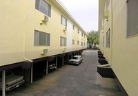 Twin Comfort Apartments in East Palo Alto, CA - Foto de edificio - Building Photo