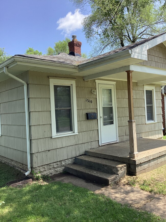 1210 Emerson Ave in South Bend, IN - Building Photo - Building Photo
