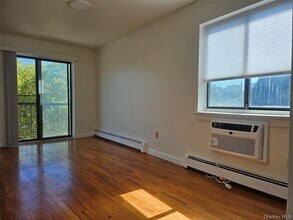 39-22 211th St in Queens, NY - Building Photo - Building Photo