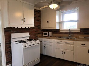 30 Seemans Ln in Milford, CT - Building Photo - Building Photo