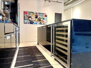 43 Hanna Ave in Toronto, ON - Building Photo - Building Photo