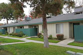 Ashtree Apartments in Clovis, CA - Building Photo - Building Photo