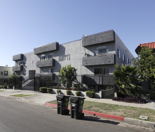225 N Reno St in Los Angeles, CA - Foto de edificio - Building Photo