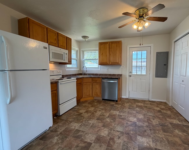 2508 Green Ave in Bristol, PA - Building Photo - Building Photo