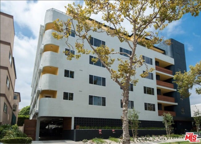 131 S Maple Dr in Beverly Hills, CA - Building Photo - Building Photo