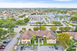 15619 SW 73rd Cir Terrace in Miami, FL - Building Photo
