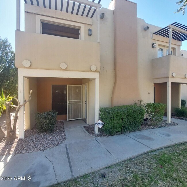 property at 1425 E Desert Cove Ave