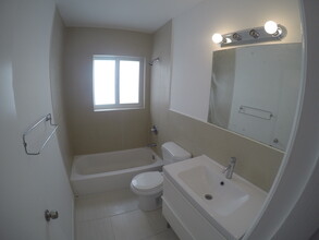 525 79th St in Miami Beach, FL - Building Photo - Interior Photo