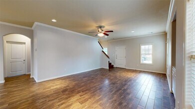 102 Richards St in College Station, TX - Foto de edificio - Building Photo