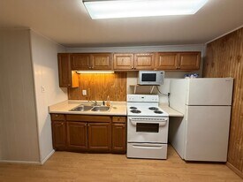 612 College Rd in Fairbanks, AK - Building Photo