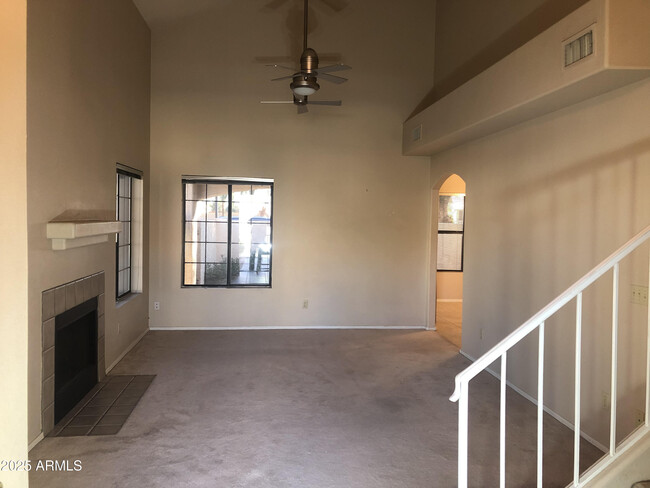 1053 E Sunburst Ln in Tempe, AZ - Building Photo - Building Photo