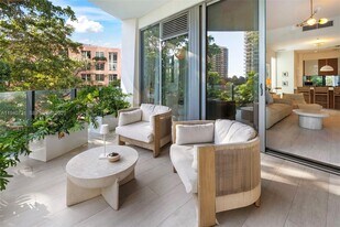 2831 S Bayshore Dr in Miami, FL - Building Photo