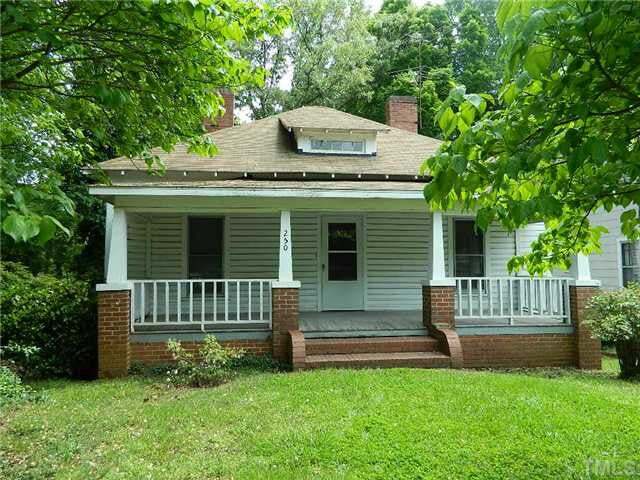 250 Hillsboro St in Pittsboro, NC - Building Photo
