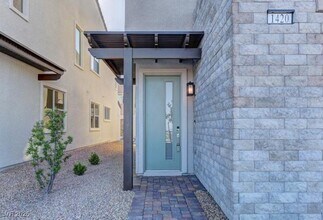 1420 Song Lark Ln in Las Vegas, NV - Foto de edificio - Building Photo