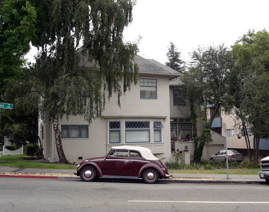 570-572 Oakland Ave in Oakland, CA - Building Photo