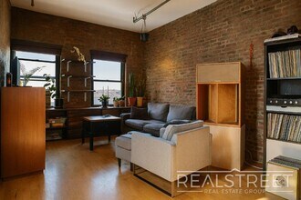 337 Kent Ave in Brooklyn, NY - Building Photo - Building Photo