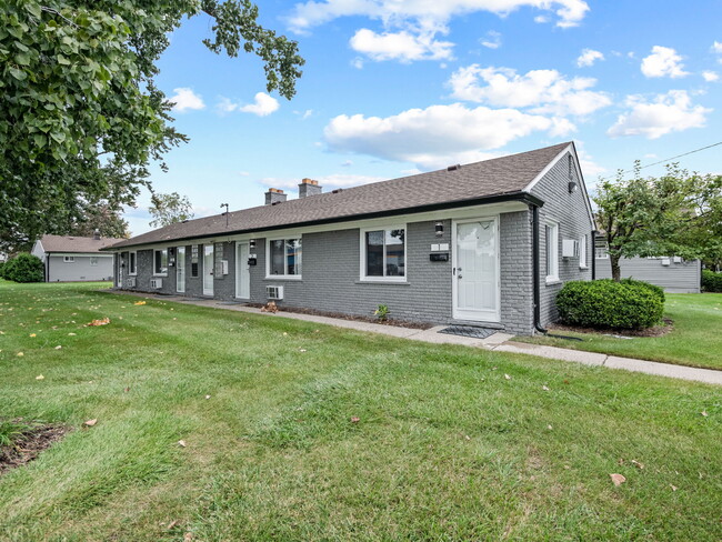 Ranch Apartment Homes in Great Troy Location in Troy, MI - Building Photo - Building Photo