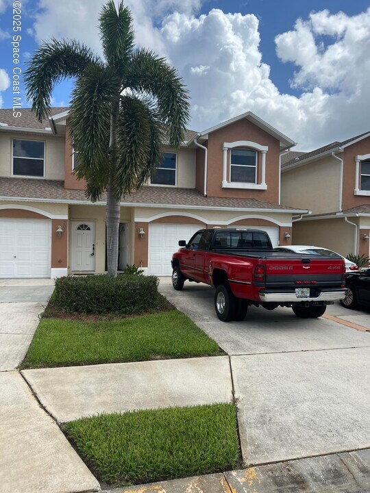 1040 Venetian Dr in Melbourne, FL - Building Photo